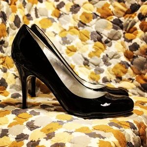 Jessica Simpson JP Ocsar Black Pumps